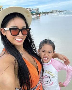 Zhao Xia Instagram - Happy Friday.🌤️🏖️ #familytime #beachday #summer #funtimes