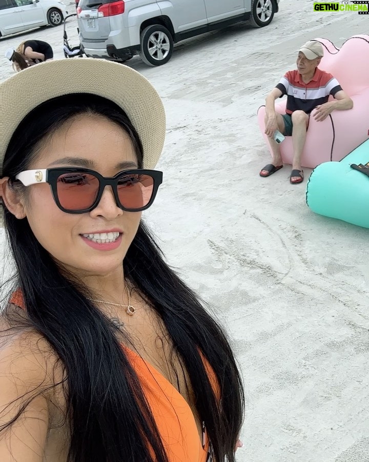 Zhao Xia Instagram - Happy Friday.🌤️🏖️ #familytime #beachday #summer #funtimes