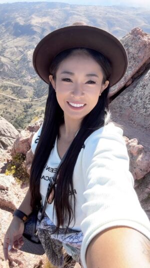 Zhao Xia Instagram - ☺️Love this so much,It takes my breath away.🤗💗⛰️💗
.
.
.
.
.
.
 #holiday #hiking #mountains #view #exercise #happiness #goodday #climbing #explore