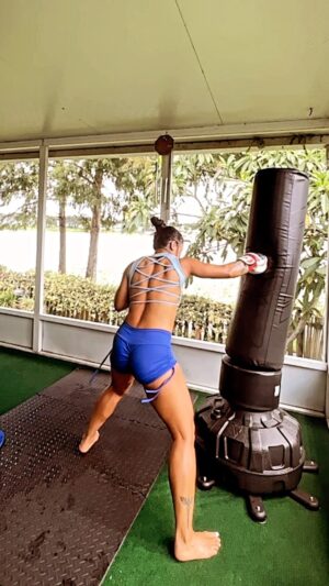 Zhao Xia Instagram - I feel good.😏 #workout #kickboxing #cardio #motivation