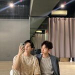 Zhen Hao Li Instagram - 西裝外套什麼都好搭⋯ @0809ww 這件根本從你衣櫃拿的🤣 Makeup: @woody_huzhu1005 Hair: @yenli77 Outfit: @nihow_official #outfitpost #suitstyle #casuallook #meee #university