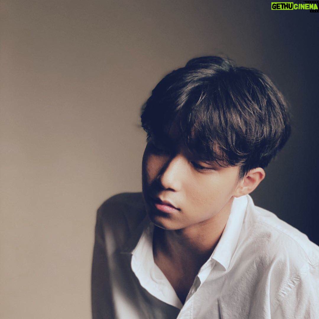 Zhen Hao Li Instagram - We are all in the gutter, but some of us are looking at the stars. —Oscar•Wilde
