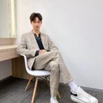 Zhen Hao Li Instagram - My all time favorite: A proper suit. 大家喜歡西裝嗎～？ 實在太喜歡今天的look Hair: @yenli77 Make up: @shanshan3019 Outfit : @laio.homme #suits #mensweardaily #meee #university #ootdshare #makeuplook #stylepost Taipei, Taiwan
