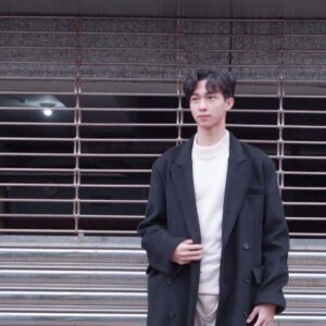 Zhen Hao Li Instagram - 拍基影作業順便⋯(●°u°●)​ 」

第一張Photo by : @eddie.9040

 #sonyphotography #meee #university #coat #winteroutfit