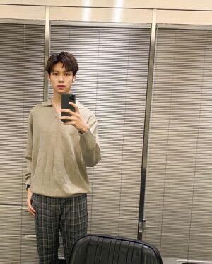 Zhen Hao Li Instagram - 實在太喜歡冬天⋯
大家喜歡什麼季節呢？
Loving winter already…
what about you?

#meee #winteroutfit #selfietime #chillin #universitylife #delighted 
#ootd