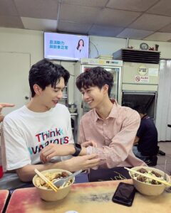 Zhen Hao Li Instagram - 從相簿突然掉出來的照片with 收工後的牛肉麵👏🏻 #默默的我不默默的我們 #AboutYouth #ootdshare #universitylife #highschoolers #meee