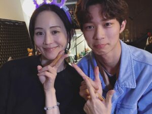 Zhen Hao Li Instagram - I procrastinate sometimes but…my gratitude and love towards ya’ll is never late.
我愛大家 未來就請多指教了！也一起加油🔥

（大家拍第一張的時候我失蹤了 所以⋯⋯🤔）

#family #newyear2023 #meee #universitylife #winteroutfit #ootdshare