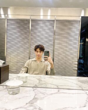 Zhen Hao Li Instagram - 實在太喜歡冬天⋯
大家喜歡什麼季節呢？
Loving winter already…
what about you?

#meee #winteroutfit #selfietime #chillin #universitylife #delighted 
#ootd
