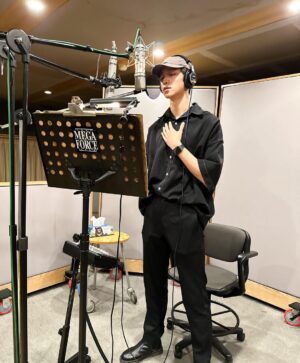 Zhen Hao Li Instagram - 其實內心也有想當歌手的靈魂（？
Being a singer seems to be a not bad option as well…

#meee #singingcover #universitylife #ootdshare #AboutYouth