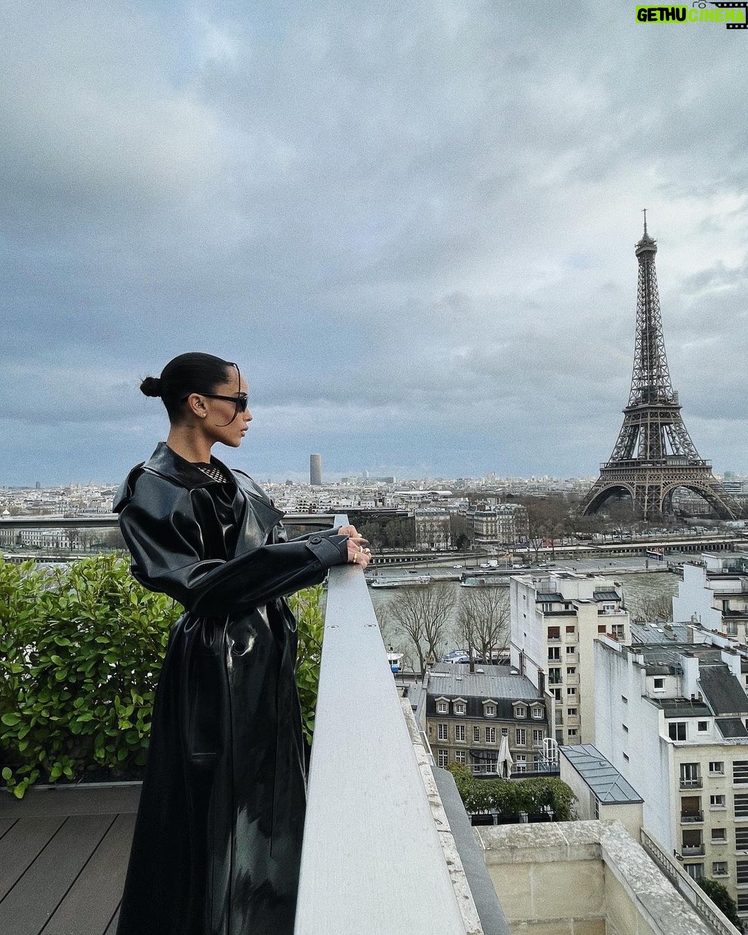 Zoë Kravitz - 1.3 Million Likes - 🦇 🇫🇷 🐈⬛