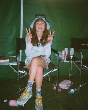Zoe Colletti Instagram - Boo Bitch is streaming NOW on @Netflix 🤍👏🏻 

Go watch it! 

Why’re you still here? 

GO GO GO 🤍

📸: @miglovin