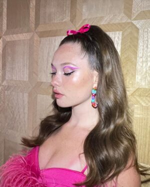 Zoe Colletti Instagram - Season 2 of Only Murders in The Building is streaming NOW! So absolutely honored to be a part of this incredible cast 🎀🤍
……………………………………………………
Styling: @shea.daspin 
Hair: @scottkinghair 
Makeup: @lilly_keys 
Dress: @alamourthelabel 
Bag: @susan_alexandra 
Shoes: @shoedazzle 
Jewelry: @mahrukh.akuly.jewelry