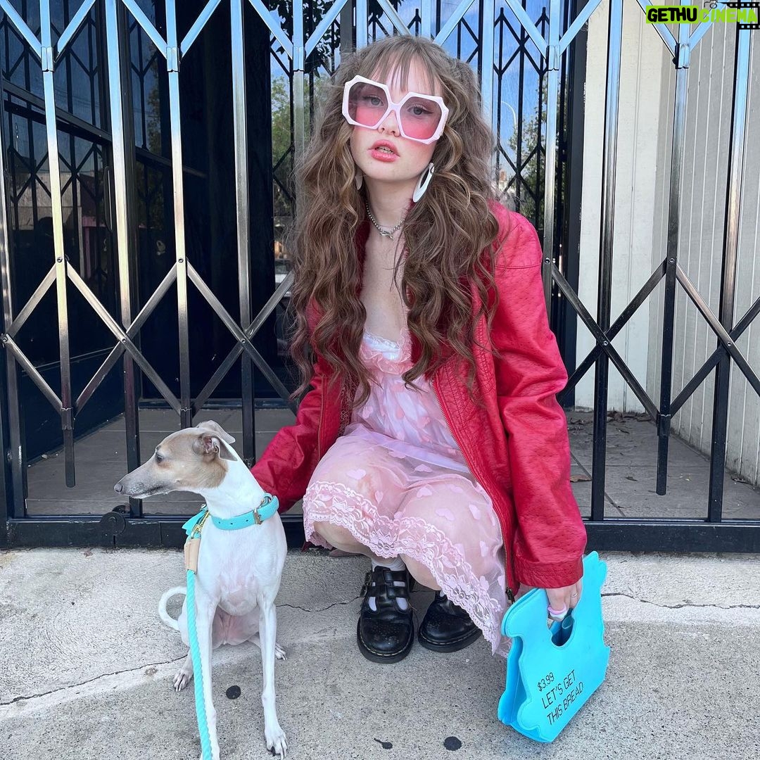 Zoe Colletti Instagram - Let’s get this bread 🍞 Los Angeles, California