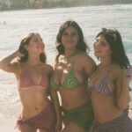 Zoe Colletti Instagram - Hawaii on film 🤍🌴🌺 …………………….. 📸 @frienderinoes Honolulu, Hawaii