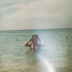 Zoe Colletti Instagram - Hawaii on film 🤍🌴🌺 …………………….. 📸 @frienderinoes Honolulu, Hawaii