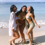Zoe Colletti Instagram - Do you wanna play mermaids? 🌴🌴 Honolulu, Hawaii
