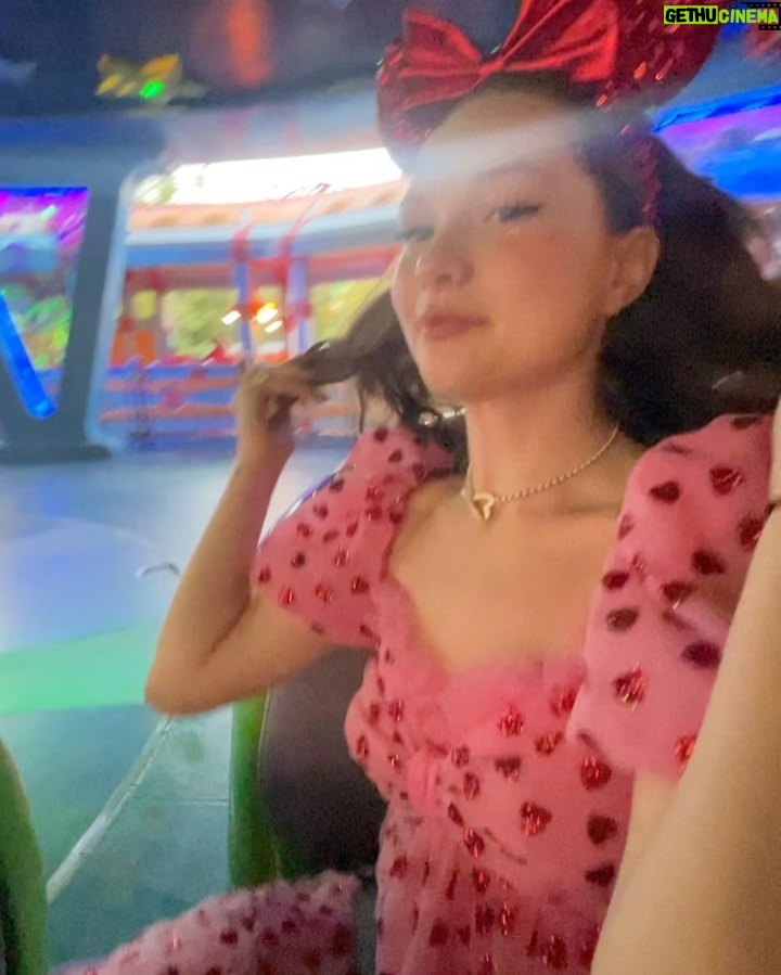 Zoe Colletti Instagram - 🤍❤️🤍❤️ Amazing dress by @dersonnenpilz thank youuuu🥰🥰🥰 Disney's Hollywood Studios