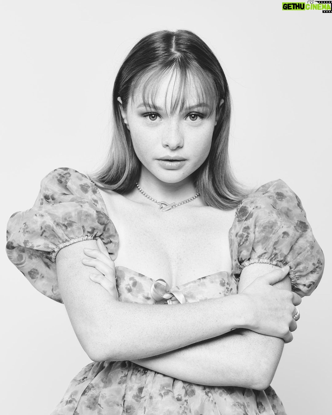 Zoe Colletti Instagram - @austinnelsonphoto is literally made of magic, thank you and @1carolchoi for making me feel like a model for a day! You guys are amazing ✨🥰 Los Angeles, California