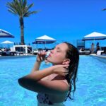 Zoe Colletti Instagram - lizard in the sun 🌞