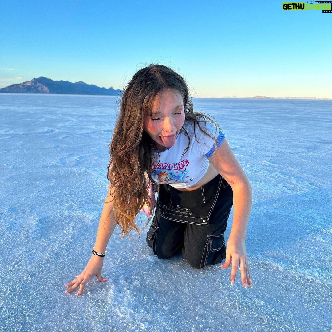Zoe Colletti Instagram - sweet and salty 😌 Salt Flats, Utah
