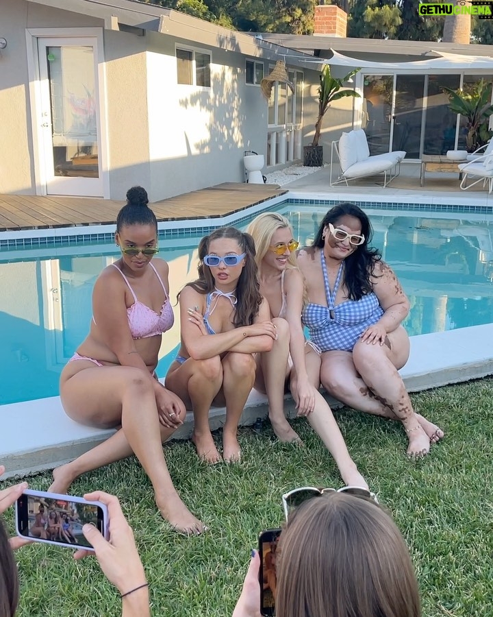 Zoe Colletti Instagram - You guys are getting a sneak peak at the shoot for my @kitty_and_vibe collection! Are you ready for it to drop this summer?! 🎀🤍 …………….. …………….. …………….. click the link in my bio to join the waitlist ✨ Los Angeles, California