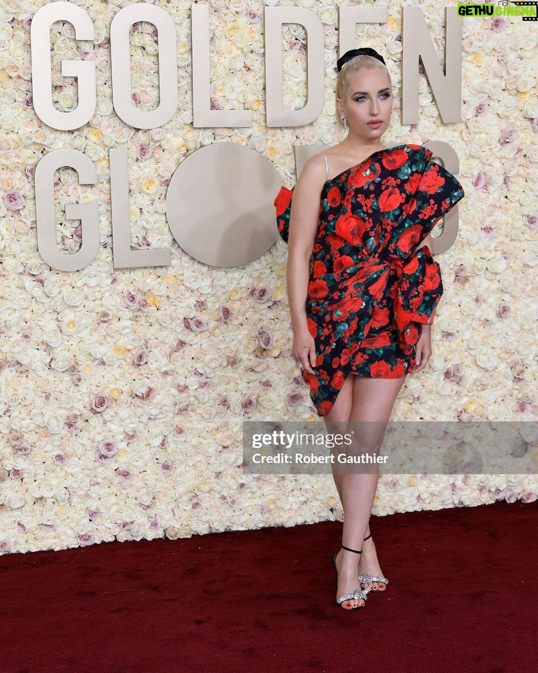 Zoe Lister-Jones - 11.8K Likes - Globes Globes Globes
Hair @brianfisherhair
Makeup @christophermilesmakeup
Styling @laura_sophie_cox
Dress @magdabutrym
Shoes @jimmychoo
Jewels @grazielagems
@mariatash
@efcollection
@a.jaffe
@independentpublicrelations