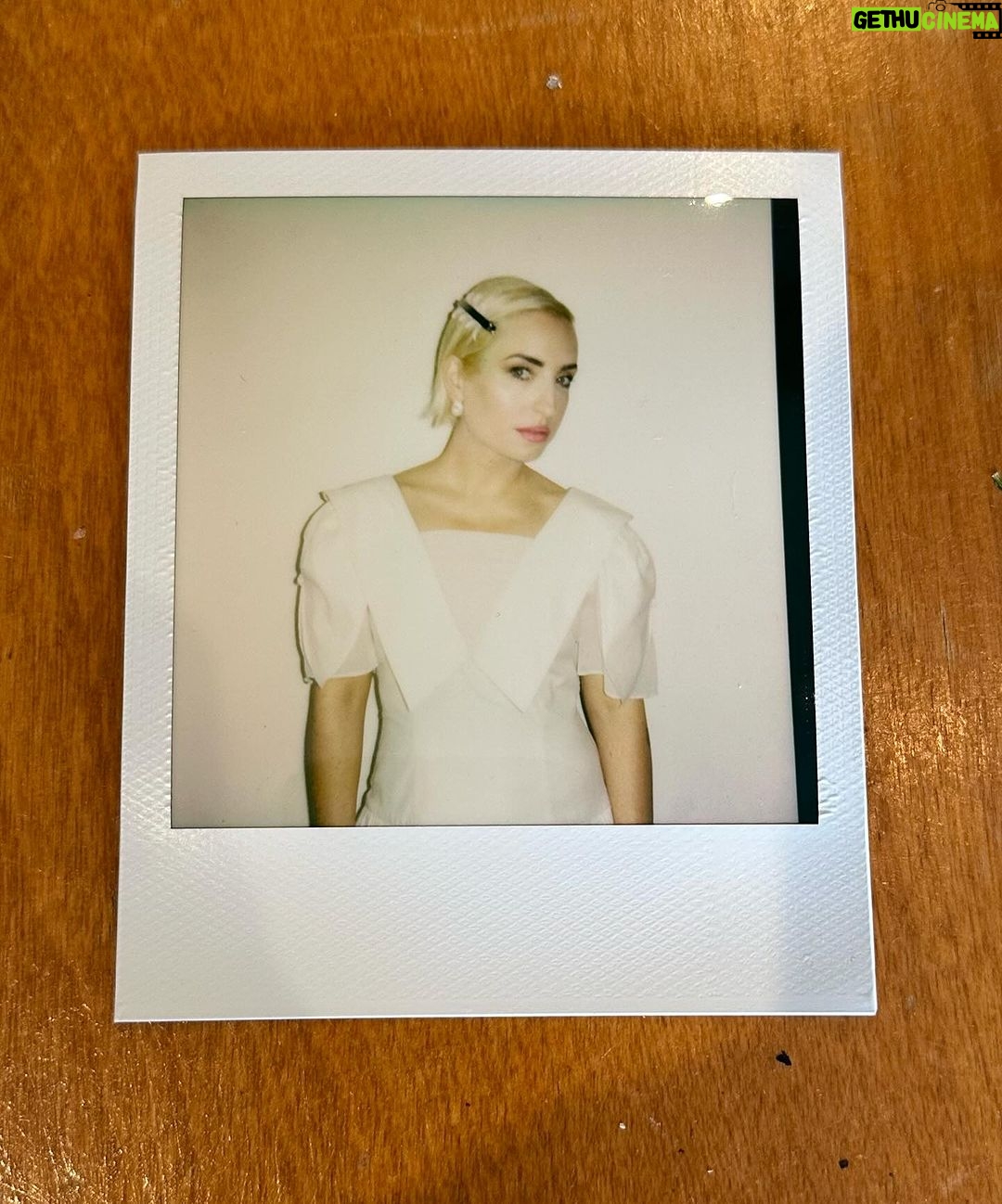 Zoe Lister-Jones Instagram - independent spirit awards nominee brunch lfgggg ! @filmindependent #sliptheseries π€ Hair @brianfisherhair Makeup @uzo Styling @laurasophiecox Fit @sandyliang Pump @andreawazenofficial Jewelz @natashaschweitzer @mariatash @efcollection @thisisstateproperty @foxandbond @independentpublicrelations