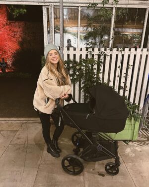 Zoe Sugg Instagram - Novie has been here for almost 2 weeks now & there are honestly too many highlights to share from those 2 weeks! It already feels like she’s always been here ♥️ I just keep looking at her and thinking “how did I grow you? How were you inside me?” 

1. I forgot how angelic newborns were when they slept! 
2. A visit from the @spacenk girls & Father Christmas which absolutely made Otties day!
3. Snuggles all day everyday 
4.🎄 
5. Sisters ♥️ 
6. Teeny tiny hands
7. 100 hour brownie delivery from @theannaedit which has kept us going 😋 
8. The scrunch inside the slightly oversized baby grow 🥹 
9. Headed out for the evening to visit @onegardenbrighton light trail which was SO GOOD (highly recommend) 
10. Reading Ottie her advent books every evening is one of my highlights of the day ♥️