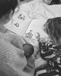 Zoe Sugg Instagram - Novie has been here for almost 2 weeks now & there are honestly too many highlights to share from those 2 weeks! It already feels like she’s always been here ♥️ I just keep looking at her and thinking “how did I grow you? How were you inside me?” 1. I forgot how angelic newborns were when they slept! 2. A visit from the @spacenk girls & Father Christmas which absolutely made Otties day! 3. Snuggles all day everyday 4.🎄 5. Sisters ♥️ 6. Teeny tiny hands 7. 100 hour brownie delivery from @theannaedit which has kept us going 😋 8. The scrunch inside the slightly oversized baby grow 🥹 9. Headed out for the evening to visit @onegardenbrighton light trail which was SO GOOD (highly recommend) 10. Reading Ottie her advent books every evening is one of my highlights of the day ♥️