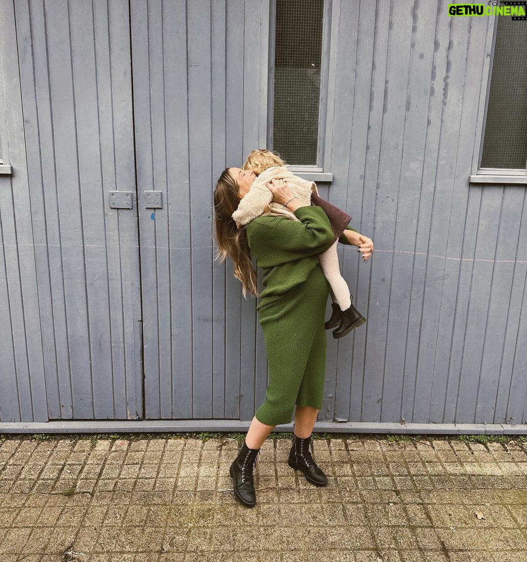 Zoe Sugg Instagram - 37 weeks! I’ve not been very active on socials recently as I’m trying to be as present as possible with Ottie during these last few weeks of it just being her ♥️ (and also just nesting, nesting, nesting) loved these photos that Alf took the other day though so wanted to share with a little update! Feeling equally ready to meet this little girl, but also could really do with another few months 😂 p.s. the last one giving a bit of reality taking photos with a toddler haha