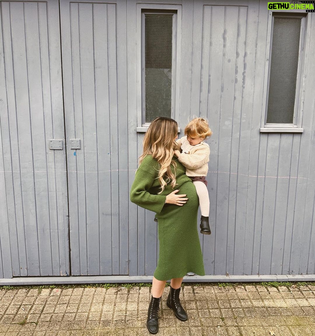 Zoe Sugg Instagram - 37 weeks! I’ve not been very active on socials recently as I’m trying to be as present as possible with Ottie during these last few weeks of it just being her ♥️ (and also just nesting, nesting, nesting) loved these photos that Alf took the other day though so wanted to share with a little update! Feeling equally ready to meet this little girl, but also could really do with another few months 😂 p.s. the last one giving a bit of reality taking photos with a toddler haha