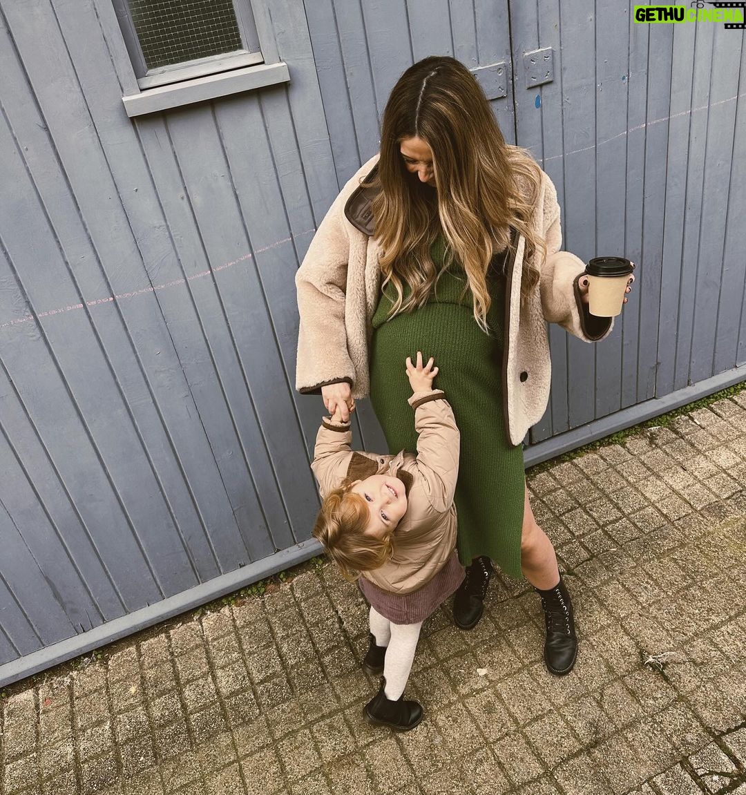 Zoe Sugg Instagram - 37 weeks! I’ve not been very active on socials recently as I’m trying to be as present as possible with Ottie during these last few weeks of it just being her ♥️ (and also just nesting, nesting, nesting) loved these photos that Alf took the other day though so wanted to share with a little update! Feeling equally ready to meet this little girl, but also could really do with another few months 😂 p.s. the last one giving a bit of reality taking photos with a toddler haha