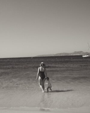 Zoe Sugg Instagram - Snippets of Mykonos ☀️ 

Was terrible at posting whilst we were away but had so many lovely memories captured I wanted to share! So here is the first of a few Mykonos memory posts 👌

1. Little candid family moment on the beach
2. Ottie loved running in and out of the sea
3. Just loved this photo ♥️
4. Honestly think she would do this all day if she could
5. In the town!
6. She looked so cute on these stairs
7. Making new friends 🐱
8. 🤤🤤🤤
9. Choosing her ice cream, she could not believe how many flavours there were!
10. Settled on a cookies and cream 😝