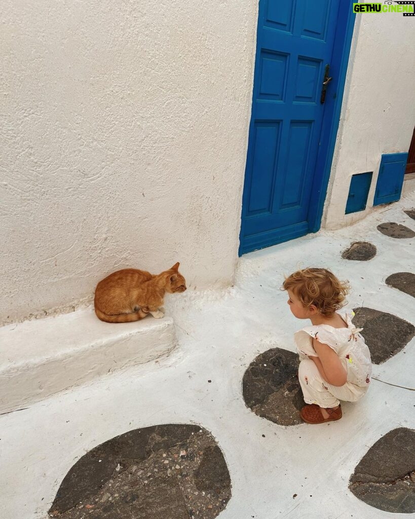 Zoe Sugg Instagram - Snippets of Mykonos ☀️ Was terrible at posting whilst we were away but had so many lovely memories captured I wanted to share! So here is the first of a few Mykonos memory posts 👌 1. Little candid family moment on the beach 2. Ottie loved running in and out of the sea 3. Just loved this photo ♥️ 4. Honestly think she would do this all day if she could 5. In the town! 6. She looked so cute on these stairs 7. Making new friends 🐱 8. 🤤🤤🤤 9. Choosing her ice cream, she could not believe how many flavours there were! 10. Settled on a cookies and cream 😝
