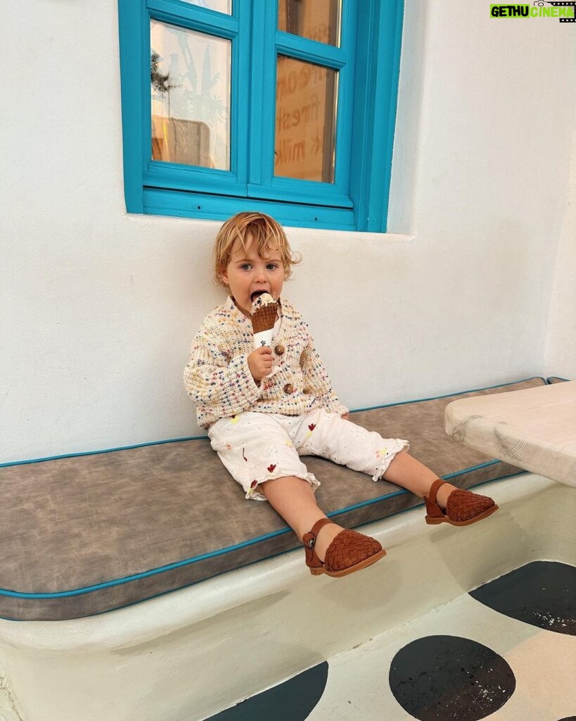 Zoe Sugg Instagram - Snippets of Mykonos ☀️ Was terrible at posting whilst we were away but had so many lovely memories captured I wanted to share! So here is the first of a few Mykonos memory posts 👌 1. Little candid family moment on the beach 2. Ottie loved running in and out of the sea 3. Just loved this photo ♥️ 4. Honestly think she would do this all day if she could 5. In the town! 6. She looked so cute on these stairs 7. Making new friends 🐱 8. 🤤🤤🤤 9. Choosing her ice cream, she could not believe how many flavours there were! 10. Settled on a cookies and cream 😝