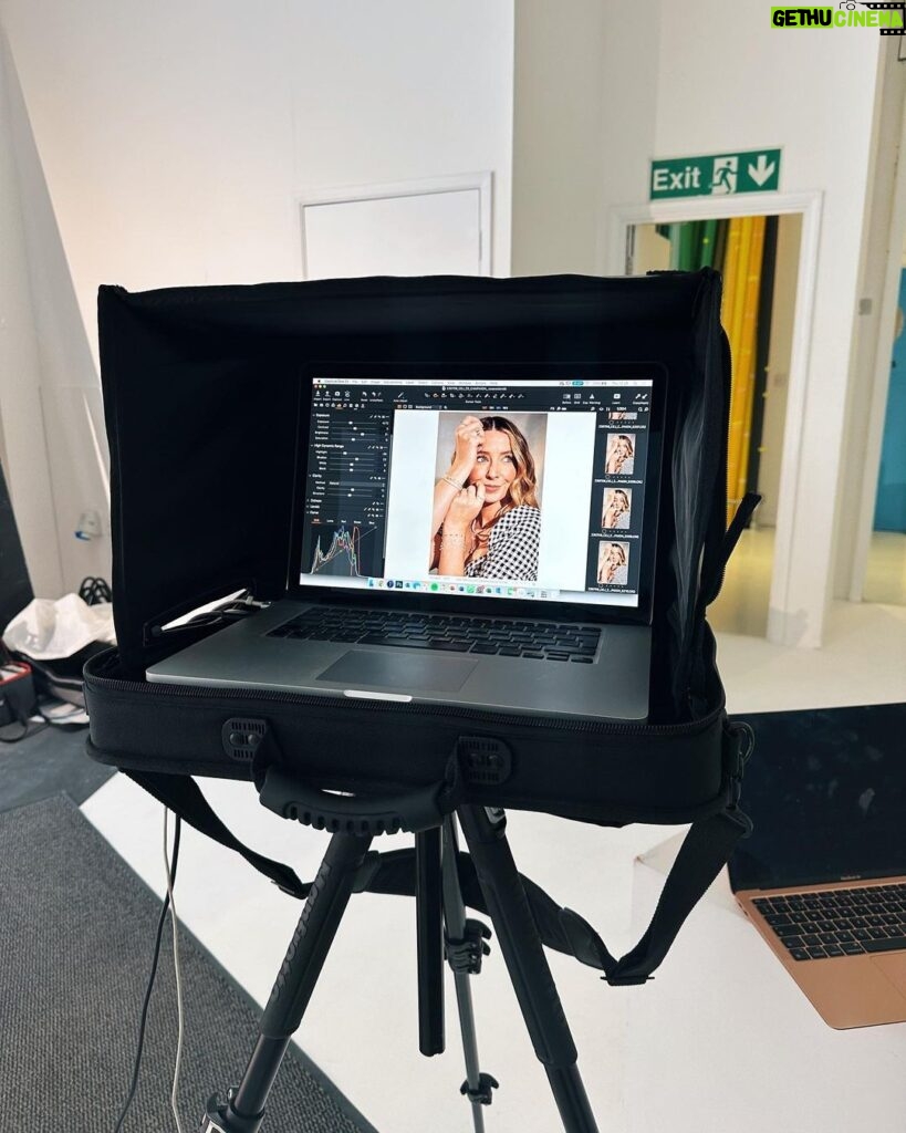 Zoe Sugg Instagram - ad (brand collaboration) ✨ Wanted to share a little BTS of the shoot with @carrie_elizabeth_jewellery and @carrie_elizabeth_dennahy! It was such a fun afternoon and the pictures are some of my favourites ever. Can’t wait to share more of the ‘Intentions Collection’ with you when it launches TOMORROW 🙌🏼 Head to the end of this slide for a sneak peek 👀 Also love that Carrie was pregnant on the last shoot we did for our previous collection and this time I was 🥰 P.S. incredibly talented @_saskialawson behind the lens & equally talented @adamcookehair who gave me THE BEST HAIR that I miss every day since this shoot 🤣
