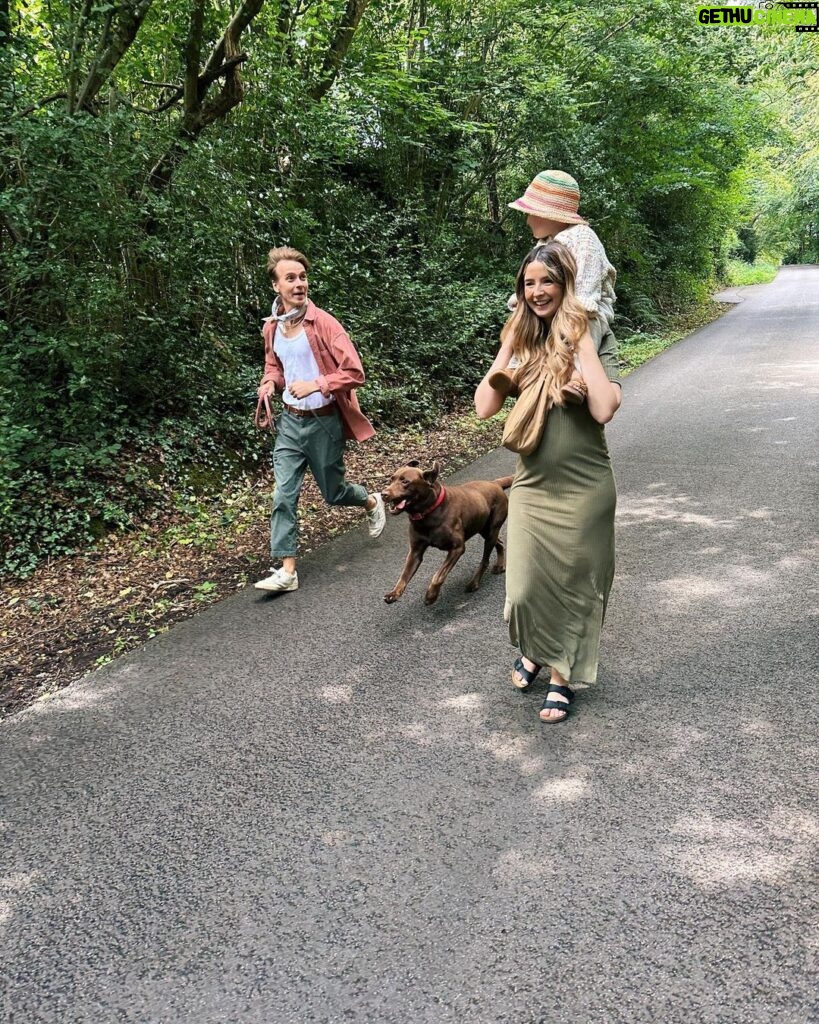 Zoe Sugg Instagram - Haven’t done a round up in a while so here are some of my favourite moments from the last couple of weeks ✨ 1. Ottie is in her “up” era on walks, which is fun 😅 2. Uncle @joe_sugg being highly entertaining 3. We went on a date night to see Barbie & I bloomin loved it! 4. Cute cinema vibes 5. Car selfie to get more @pret applejito cooler 🤓 6. Favourite breakfast at the moment/always. Just enjoying being able to eat normal food again tbh 7. Bedtime books 🥰 8. Meal at @theflinthouse with the best non-alcoholic cocktails EVER! 9. Rainy walks ☔️ 10. Polly Pocket playtime!