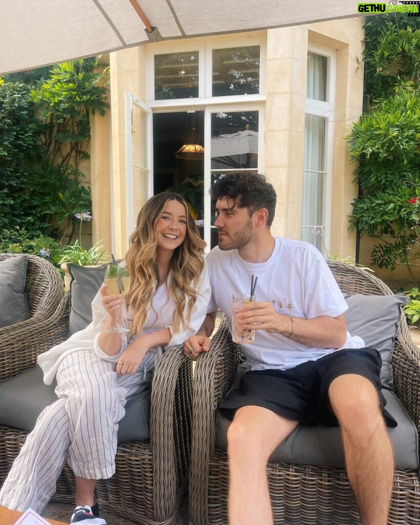 Zoe Sugg Instagram - A lovely few days away in the New Forest with the fam 💕