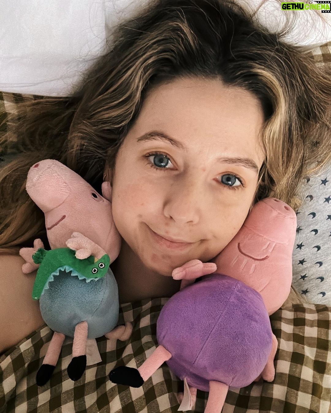 Zoe Sugg Instagram - First Trimester Diaries #2 Between weeks 9 & 10 is where I’d say I started to feel a little better symptoms wise, I actually got dressed and made an effort on a couple of the days (before my anxiety bulldozed it’s way in and everything went tits up haha) I still felt nauseous and exhausted with every movement, but I definitely got a glimmer of what I thought would be me feeling a bit more myself again! 1. Out on a walk for the first time in weeks! 2. Constantly making people guess my cravings. This one was actually Guinness cake which is SO ROGUE, but it’s all I could think about. Considering cake was one of the major things that made me feel sick in Otties pregnancy, it was probably the main thing I wanted to eat this time 😂 I also went through a phase of wanting to eat those small sticky toffee puddings that you put in the microwave with some cold custard. Honestly the absolute dream! 3. Back to blood tests and uneasy environments. I mentioned this last time I was pregnant but I find doctors and hospitals really anxiety inducing & I remember the relief after Ottie was born that I wouldn’t be poked with a needle for a while 😅 Now we’re back here again! It was actually fine, definitely one of those things for me that the thought is often far worse than the reality. 4. Smiley faces and sweet chilli dip! In both my pregnancies sweet chilli dip has been the top tier condiment. Anything sweet pretty much as anything remotely salty made my dysgusia so much worse. 5. More of this. Being in bed feeling frustrated but at least Ottie brought me company 🥰 6. Malteasers have been my absolute saviour! 7. This little lady always making me feel better (depending on her energy levels haha) 8. A lot of the photos in my camera roll are of food.I was craving this for so long and when I tell you the joy I felt when I ate this… unmatched haha rotisserie chicken, lettuce & fresh French stick! 🤤 9. Tried that filter everyone kept using on TikTok and I felt like this accurately summed up how I felt during the first trimester. Mossing over and slowly blending into my surroundings 😂 10. The cancelled nail appts & lack of self care were showing 🥴
