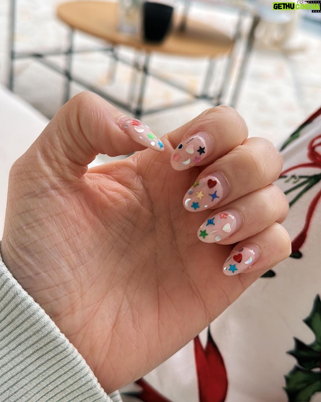 Zoe Sugg Instagram - First Trimester Diaries #1 Just want to preface this mini series by saying that everyone will experience a completely different first trimester, some will breeze through, some will be hospitalised & on the whole, my first trimester went well but I certainly struggled. I know that people have it much worse but wanted to share my experience to offer any reassurance to anyone who might need it! Now it’s no secret that as an emetophobe, the first trimester with Ottie was the most challenging part of the entire pregnancy, birth and beyond for me. Although I was never physically sick with Ottie (I think I’m good at stopping myself which I’ve heard is common amongst those with this phobia) I had constant nausea & I just didn’t know if this pregnancy would be the same. I thought it would be good to share some of my camera roll over the past few months and really dive into my first trimester second time around. It can feel extremely lonely, you feel like you’re existing in someone else’s body and the anxiety can be on another level. I’ll be filming a much more in depth video about the first trimester on YouTube over the coming weeks, but for a brief overview, look no further 😅 1. My mum delivered me the best assortment of biscuits ever. During the earlier weeks, biscuits were all I wanted to eat! 2. Sense of smell went off the scale between weeks 5 & 8 (and then actually levelled out) worst smells? Mushrooms, an omelette or hot oil in a pan. 3. I thought Sprite, Chewing gum & strawberries would be my saviour again this pregnancy (turns out they weren’t). Hello emet bracelet. This is the tidiest my bedside table looked… 4. Cheerios in bed with Ottie & Mr Tumble 5. Sour sweets helped the nausea a bit 6. Dysgusia kicked in and I had forgotten how horrible it was to have a constant sour taste in your mouth when you feel so sick 7. Headaches and spots! 8. Realisation that these birthday nails weren’t going anywhere soon (stay tuned for progress haha) 9. Pretzels and a masterchef obsession! Wanted to watch all the food but couldn’t eat it. ZERO appetite. 10. Bloat bump!