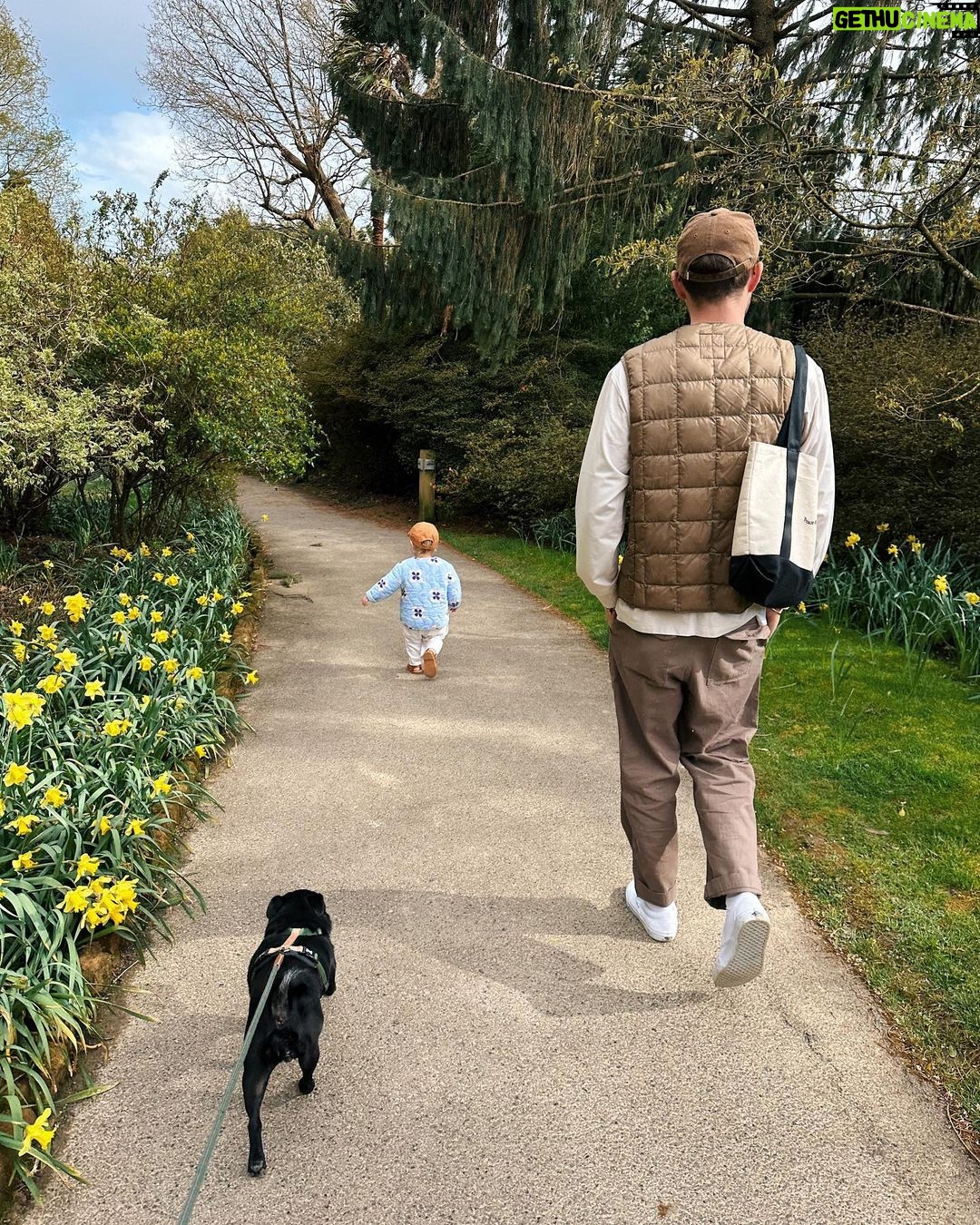 Zoe Sugg Instagram - Week 16 of the year! (How have we already done 16 weeks of 2023 😱) 1. New hair day featuring Otties current favourite toys that go everywhere with her. Firmly in her peppa pig era. 2. Can’t tell you how much joy it brings me to visit Mums and sit and do puzzles at the kitchen table whilst having a catch up ✨ puzzles are underrated. 3. Muddy walks 4. Splashing in all the puddles! Cream outfits was a bad idea… 5. Double rainbow 🌈🌈 6. Still thinking about these spicy beans from @flourpotbakery with Pops 7. Her new baby was my childhood nightmare but she is very fond of E.T 🥴 8. Little trip to @leonardsleegardens - spot the Ottie! 9. Family 🥰 10. Sitting down to admire the scenery! Such a beaut place! Hope you’ve had a lovely week! What are some of the things you got up to?
