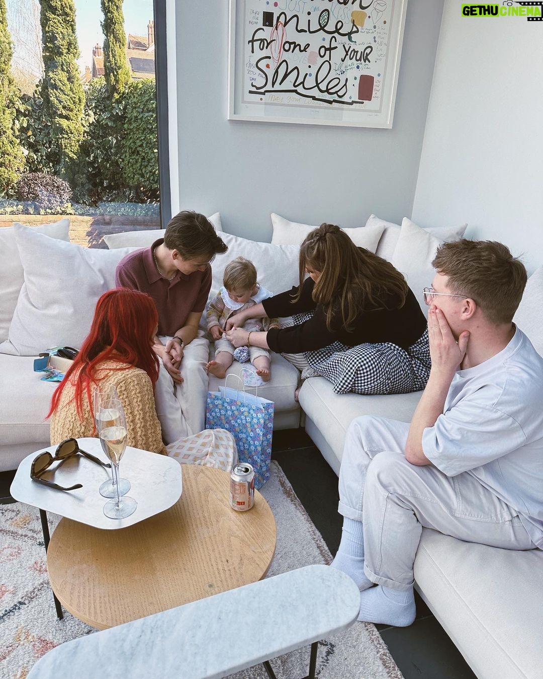 Zoe Sugg Instagram - A little run down of yesterday because I got some very cute snaps 🐰 We had all the family round and did a roast & epic egg hunt (you can watch my new YouTube video to see the prep) Just had one of those afternoons where I felt so lucky & grateful to have such amazing family (especially for Ottie, she’s always in her absolute element having everyone around her & seeing her little face light up all day just made me want to cry with happiness) 1. Obviously spent most of our time in the garden, Otties favourite place to be! 2. The table! 3. Genuinely think spring flowers are my favourite 4. My favourite moment all day was turning around to see Ottie surrounded by all her aunties and uncles who she NEVER stops talking about when they’re not here & loves so much! One day she will realise just how lucky she is to have them all ♥️ 5. Dinner! (No, that’s not my fork… haha) 6. Reading her Easter Peppa Pig book with Auntie Pops 7. All the desserts courtesy of @amandadeyes @traceysugg & @diannebuswell - we’ve got a salted caramel cheese cake, a banana & hot cross bun sticky toffee cake & an Easter bunny cake!! 8. Obsessed with Nanny’s glasses! 9. The eggs for the hunt! 10. Ottie doing her egg hunt! 🥲