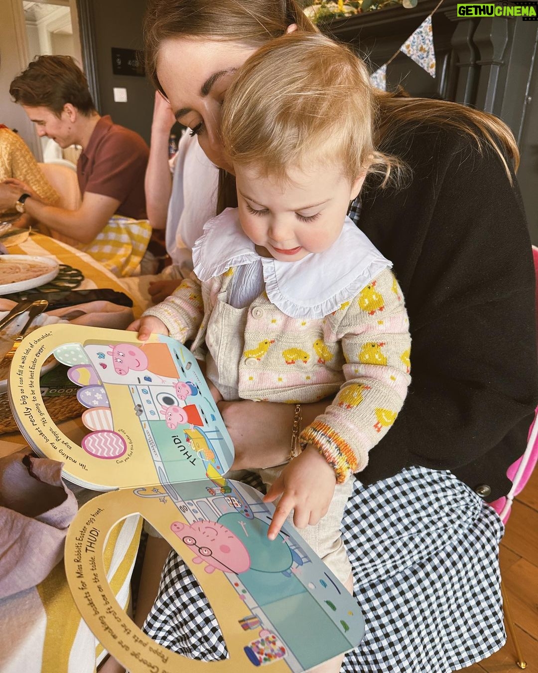 Zoe Sugg Instagram - A little run down of yesterday because I got some very cute snaps 🐰 We had all the family round and did a roast & epic egg hunt (you can watch my new YouTube video to see the prep) Just had one of those afternoons where I felt so lucky & grateful to have such amazing family (especially for Ottie, she’s always in her absolute element having everyone around her & seeing her little face light up all day just made me want to cry with happiness) 1. Obviously spent most of our time in the garden, Otties favourite place to be! 2. The table! 3. Genuinely think spring flowers are my favourite 4. My favourite moment all day was turning around to see Ottie surrounded by all her aunties and uncles who she NEVER stops talking about when they’re not here & loves so much! One day she will realise just how lucky she is to have them all ♥️ 5. Dinner! (No, that’s not my fork… haha) 6. Reading her Easter Peppa Pig book with Auntie Pops 7. All the desserts courtesy of @amandadeyes @traceysugg & @diannebuswell - we’ve got a salted caramel cheese cake, a banana & hot cross bun sticky toffee cake & an Easter bunny cake!! 8. Obsessed with Nanny’s glasses! 9. The eggs for the hunt! 10. Ottie doing her egg hunt! 🥲