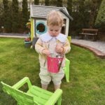 Zoe Sugg Instagram - A little run down of yesterday because I got some very cute snaps 🐰 We had all the family round and did a roast & epic egg hunt (you can watch my new YouTube video to see the prep) Just had one of those afternoons where I felt so lucky & grateful to have such amazing family (especially for Ottie, she’s always in her absolute element having everyone around her & seeing her little face light up all day just made me want to cry with happiness) 1. Obviously spent most of our time in the garden, Otties favourite place to be! 2. The table! 3. Genuinely think spring flowers are my favourite 4. My favourite moment all day was turning around to see Ottie surrounded by all her aunties and uncles who she NEVER stops talking about when they’re not here & loves so much! One day she will realise just how lucky she is to have them all ♥️ 5. Dinner! (No, that’s not my fork… haha) 6. Reading her Easter Peppa Pig book with Auntie Pops 7. All the desserts courtesy of @amandadeyes @traceysugg & @diannebuswell - we’ve got a salted caramel cheese cake, a banana & hot cross bun sticky toffee cake & an Easter bunny cake!! 8. Obsessed with Nanny’s glasses! 9. The eggs for the hunt! 10. Ottie doing her egg hunt! 🥲