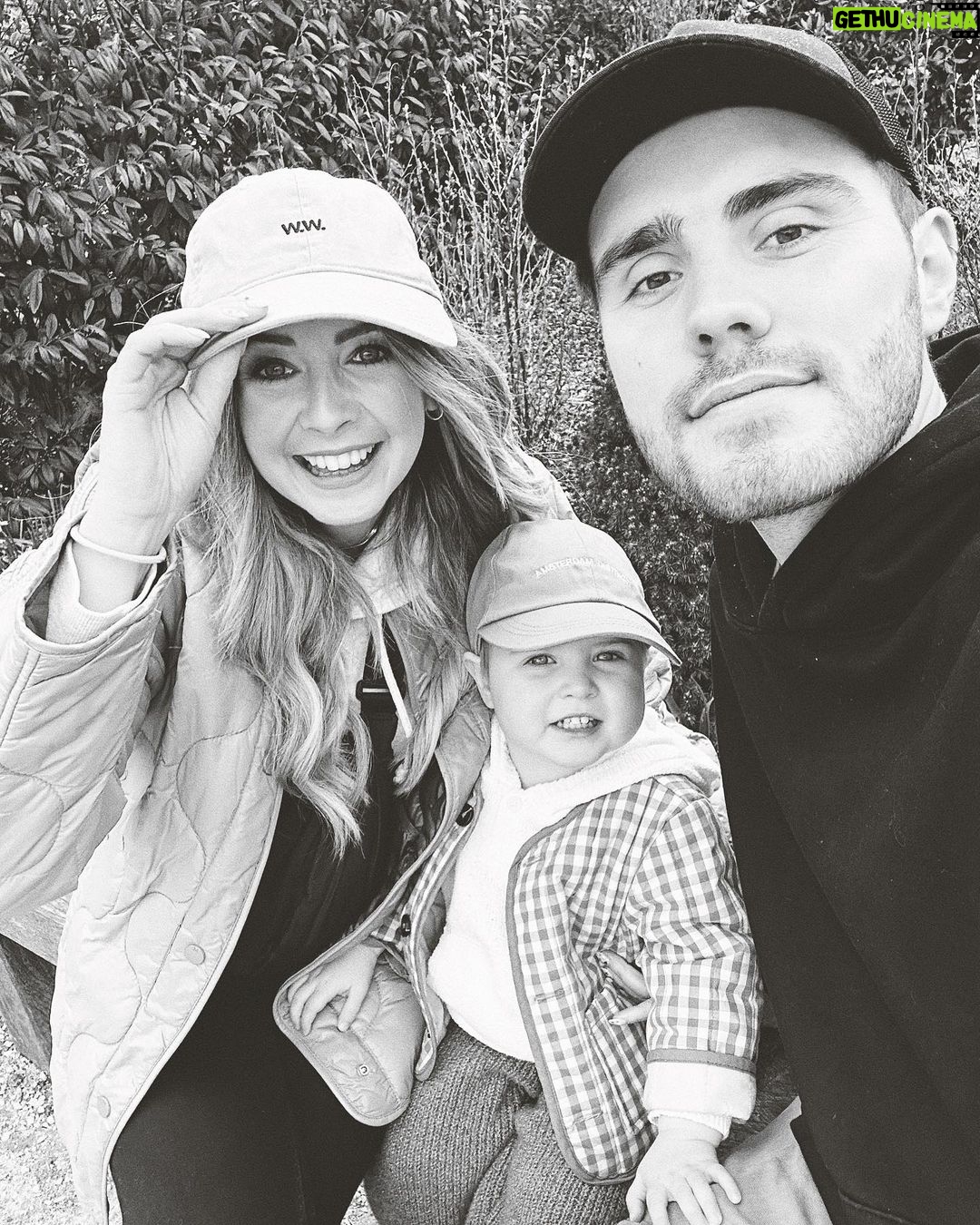 Zoe Sugg Instagram - This weeks highlights feature some actual SUN which instantly made it a 10/10 ☀️ 1. Family photo! It was cap day & we all got the memo 🧢 Otties little face here 🥹 2. Black and white makes everything cuter 3. Sometimes I dress Ottie & then it inspires my own outfit or visa versa, here is an example! 😂 id love her coat in adult size though, so lovely! 4. Crème egg in the bath, pure heaven😋 5. Walks with @diannebuswell & @joe_sugg 6. My work wife for life @maddiechester 7. Magnolia has blossomed 😍 8. Playing in the garden! 9. Posting her Easter cards 🐰 10. Easter hamper providing all the entertainment this weekend! 🙌🏼 Hope you’ve had a lovely week & have an amazing Easter Sunday whatever you are doing ♥️