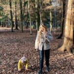 Zoe Sugg Instagram - Winter walks with family ♥️