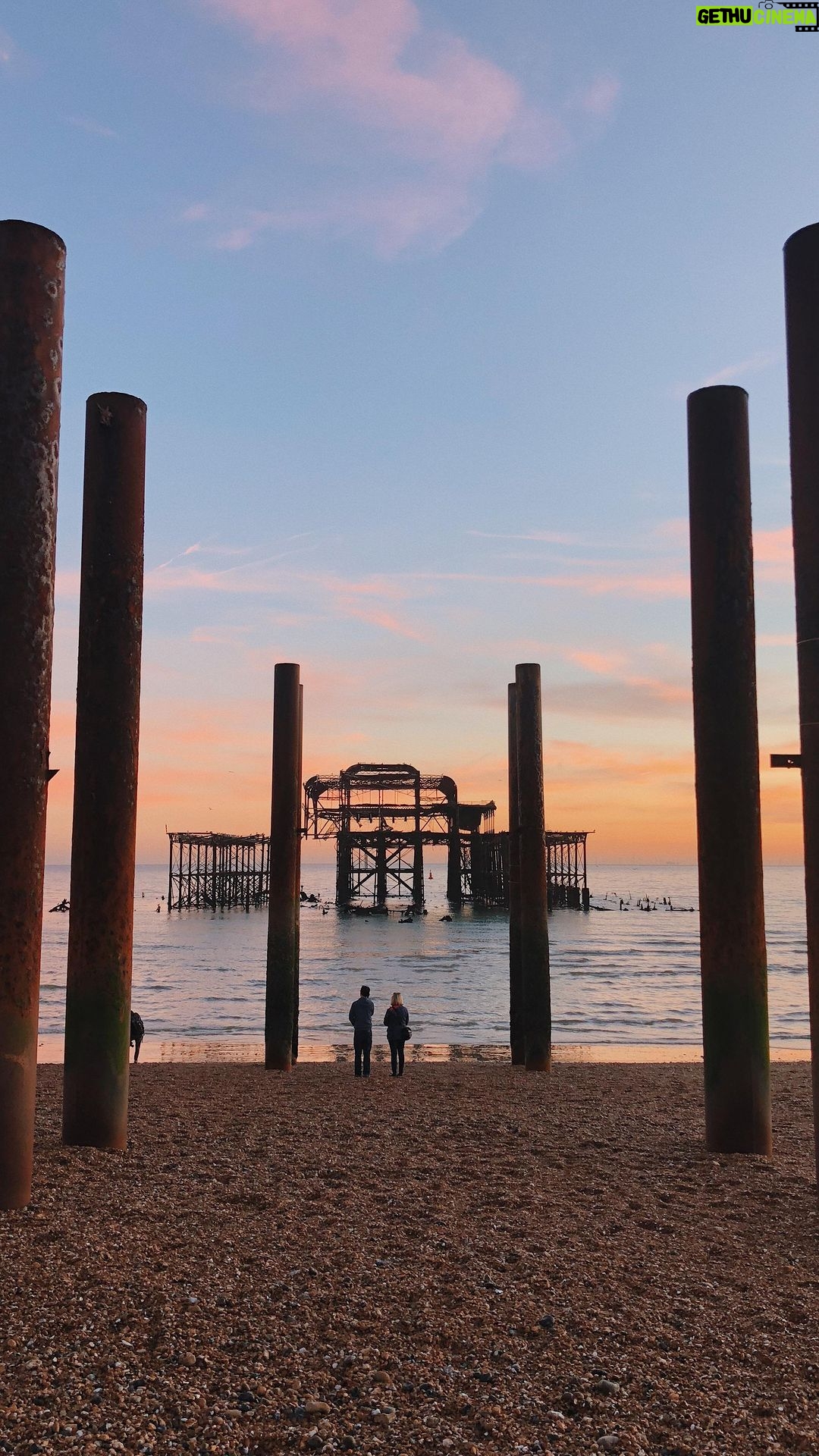 Zoe Sugg Instagram - Today is @mindcharity “Time To Talk” day. A reminder that talking to someone about what’s on your mind, really does make a difference. If you feel like your mental health has taken a dive, or you’re just having a hard day, reaching out and talking to someone is really important & being a listening ear for anyone who might need it is equally as important. Whether it’s a friend, a colleague, a family member, a doctor or a total stranger; Out for a coffee, in a long rambly voice note, a wordy text or a stroll along the beach…Get talking, and get listening! ♥️ I always feel SO much better once I’ve talked my anxieties out in the open, they instantly shrink. I thought it would be nice to have the comments of this reel as an open space for us to all chat & listen to one another. So I’m simply asking the question: How ARE you, really? ✨ #timetotalk