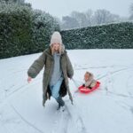 Zoe Sugg Instagram - Ottie’s first snow! (Also I think it’s the first time it’s snowed during vlogmas?) 🌨️ p.s. we did put mittens on her and they lasted all of 5 mins before she shook them off and didn’t want to wear them anymore. HOW do you get toddlers to wear mittens/gloves? 😂🫠