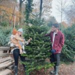 Zoe Sugg Instagram - Yesterdays vlogmas is up! We went to our favourite place @wildernesswoodsussex and picked our tree 🎄