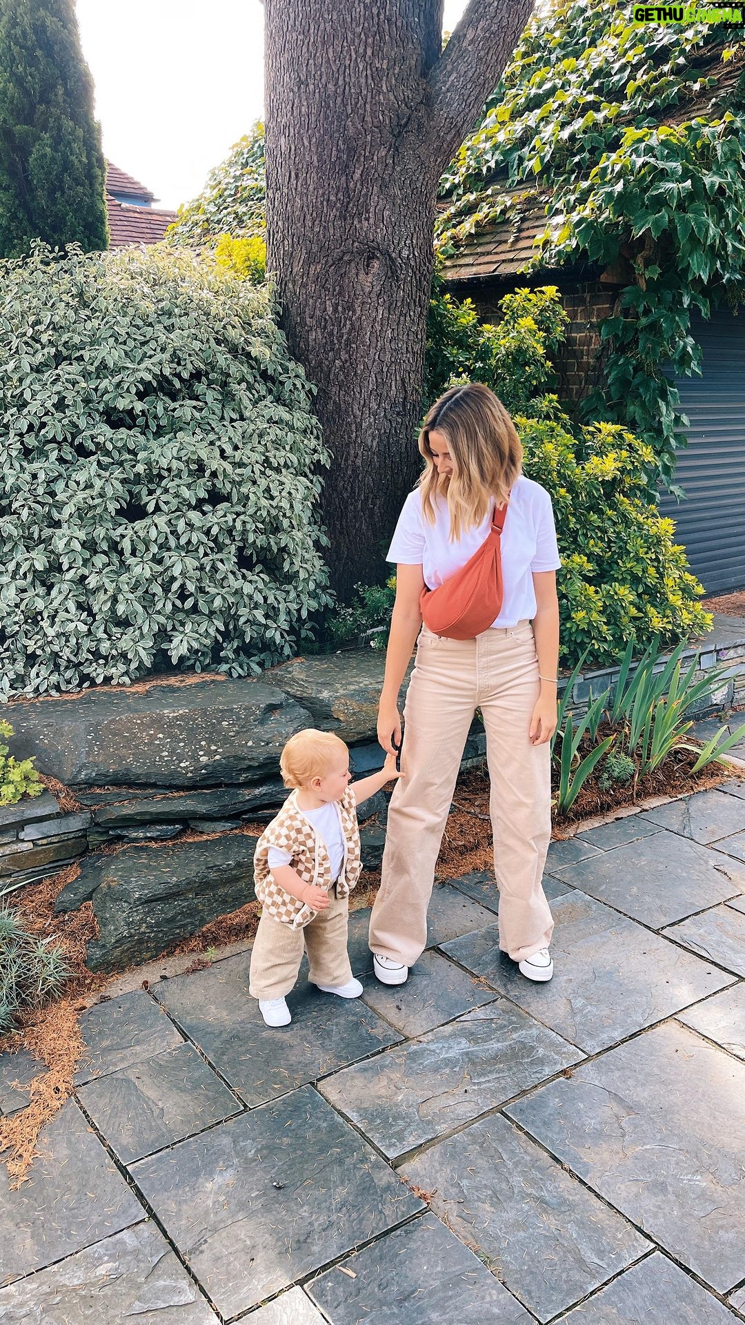 Zoe Sugg Instagram - Pre Autumn matching corduroy 🤘🏼 My outfit: Trousers - @hm T shirt - @zara Bag - @uniqloeurope Trainers - @converse Ottie’s Outfit: Trousers - @zara T shirt - @zara Sleeveless Jacket - @andostores Trainers - @nike